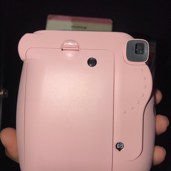 FIJIFILM INSTAX MINI 8 + FILM + BATTERIES - Picture 2 of 5